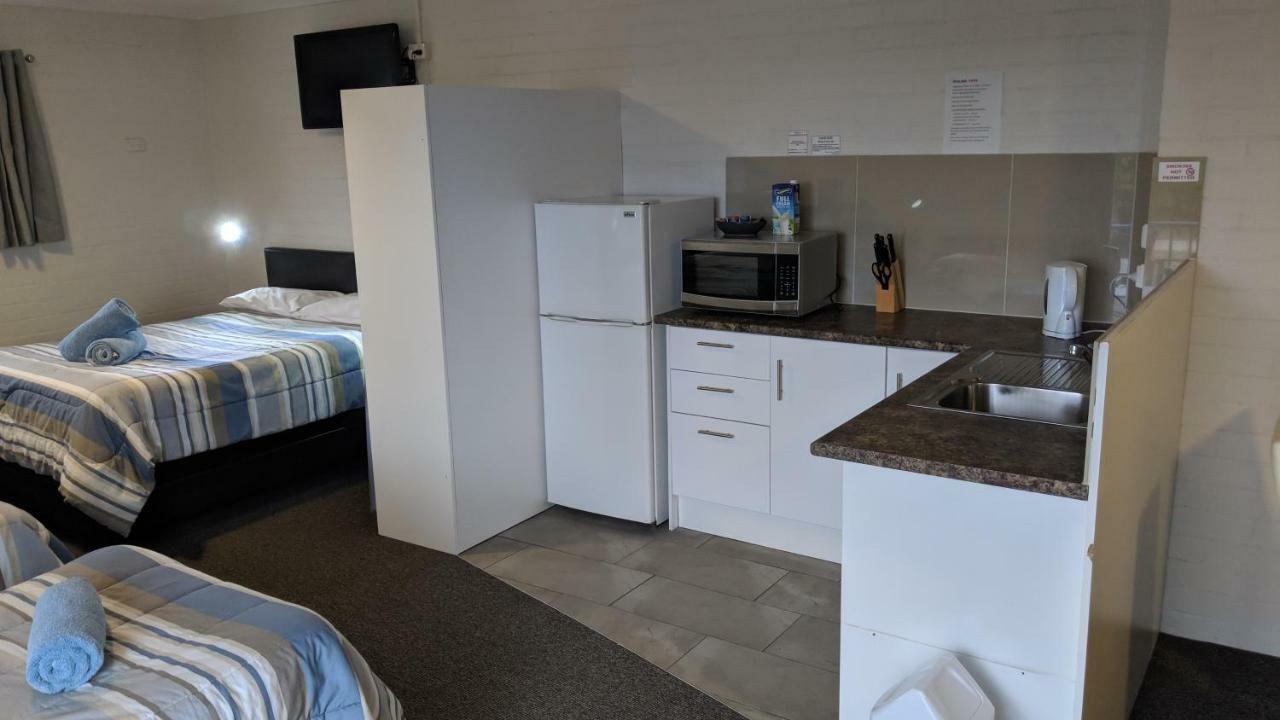 Harrington Village Motel Manning Point Экстерьер фото