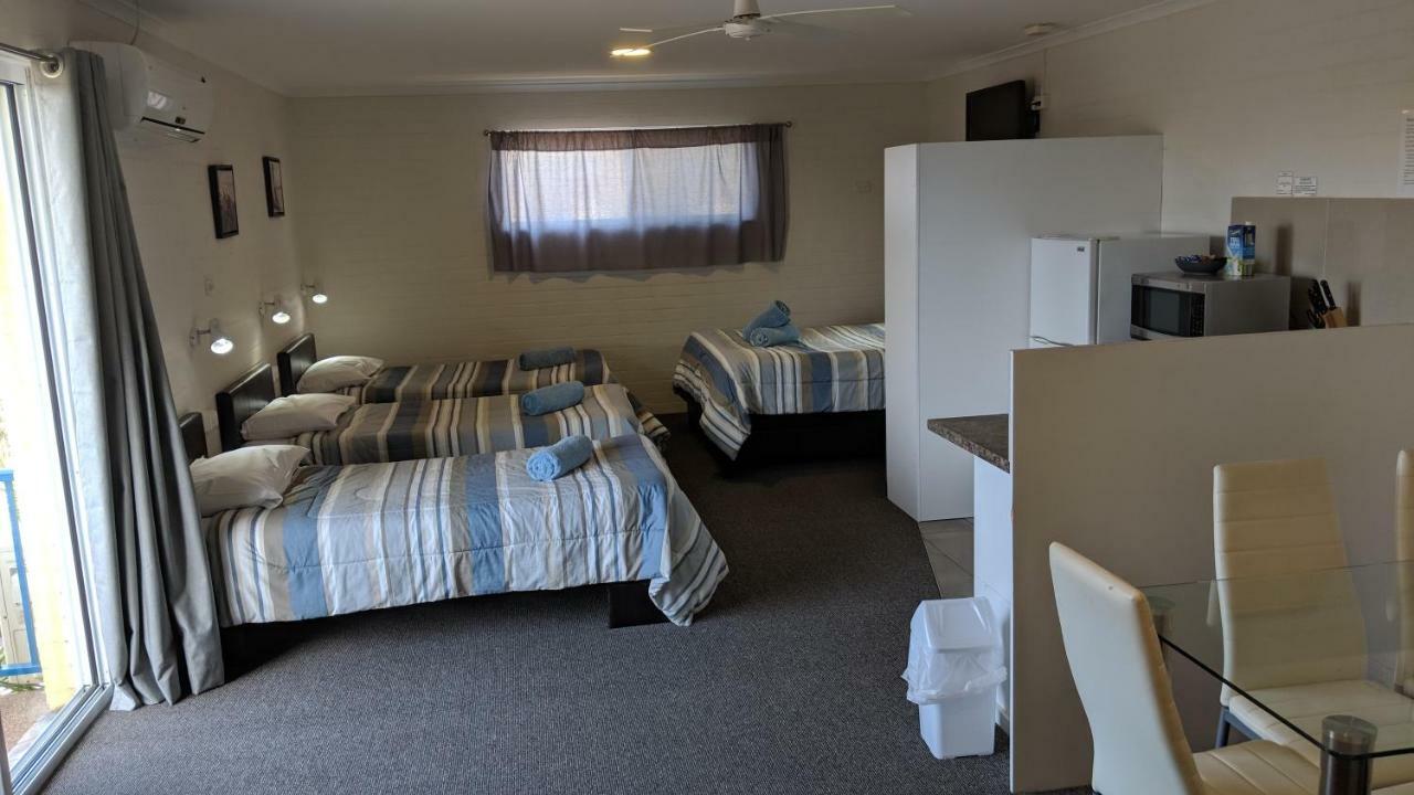 Harrington Village Motel Manning Point Экстерьер фото