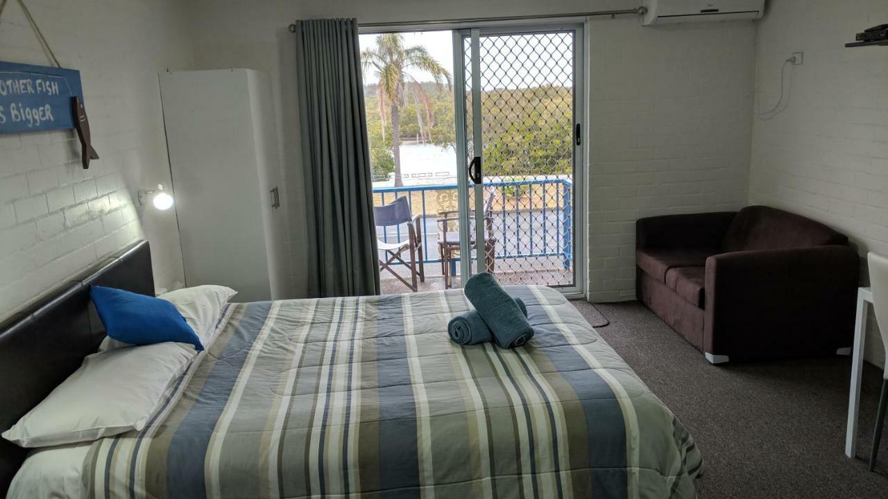 Harrington Village Motel Manning Point Экстерьер фото