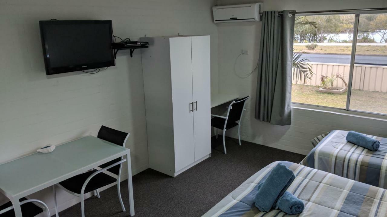 Harrington Village Motel Manning Point Экстерьер фото