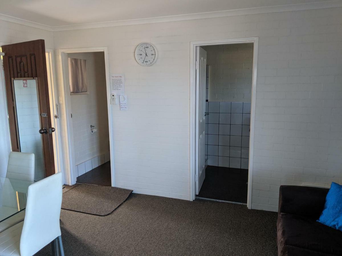 Harrington Village Motel Manning Point Экстерьер фото